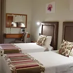 Lusitana Hotel *