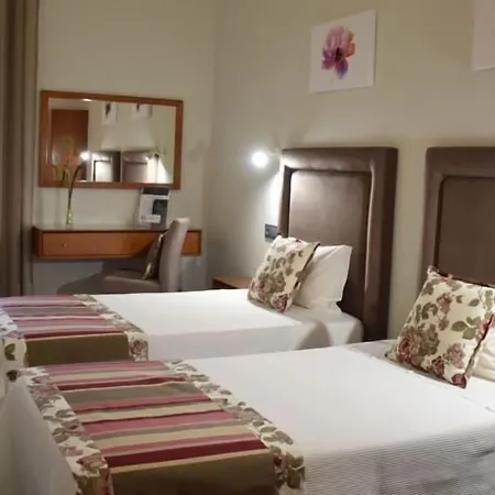 Lusitana Hotel *